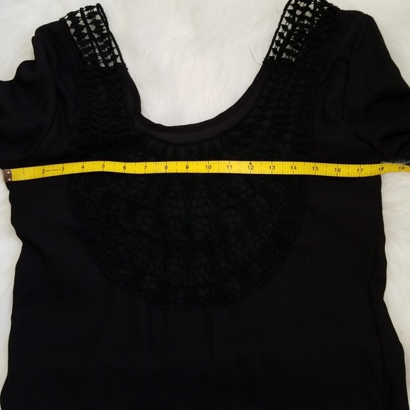 Black scoop neckline top. Size S - Picture 7 of 8